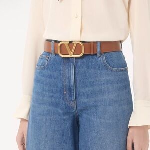 🔥🔥🔥Valentino Garavani Brown Leather V-Buckle Belt with Gold Hardware 85